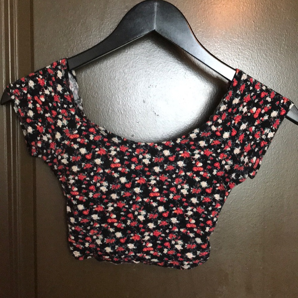 La hearts floral crop top